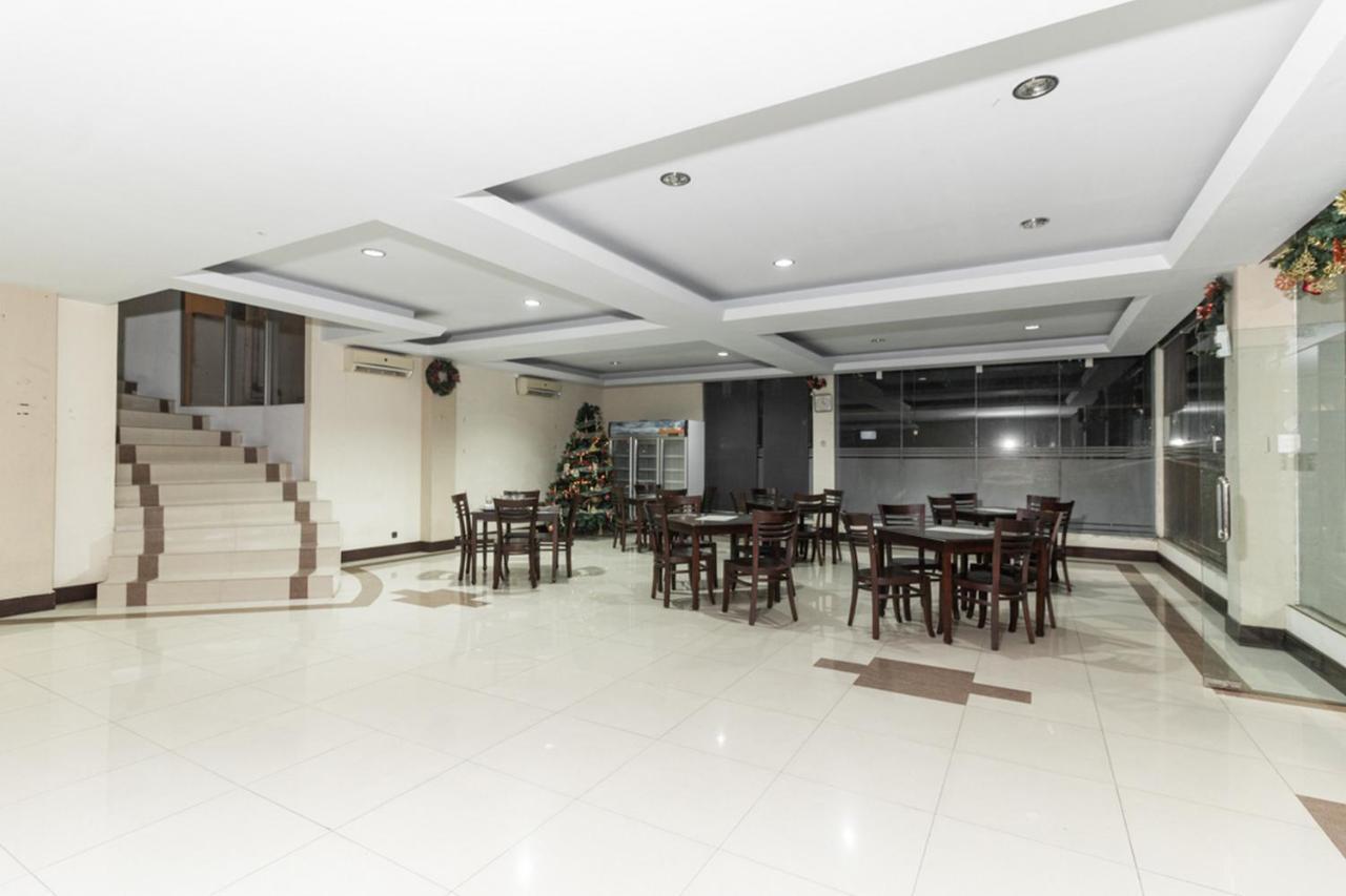 RedDoorz near Bahu Mall Manado Malalayang Exterior foto