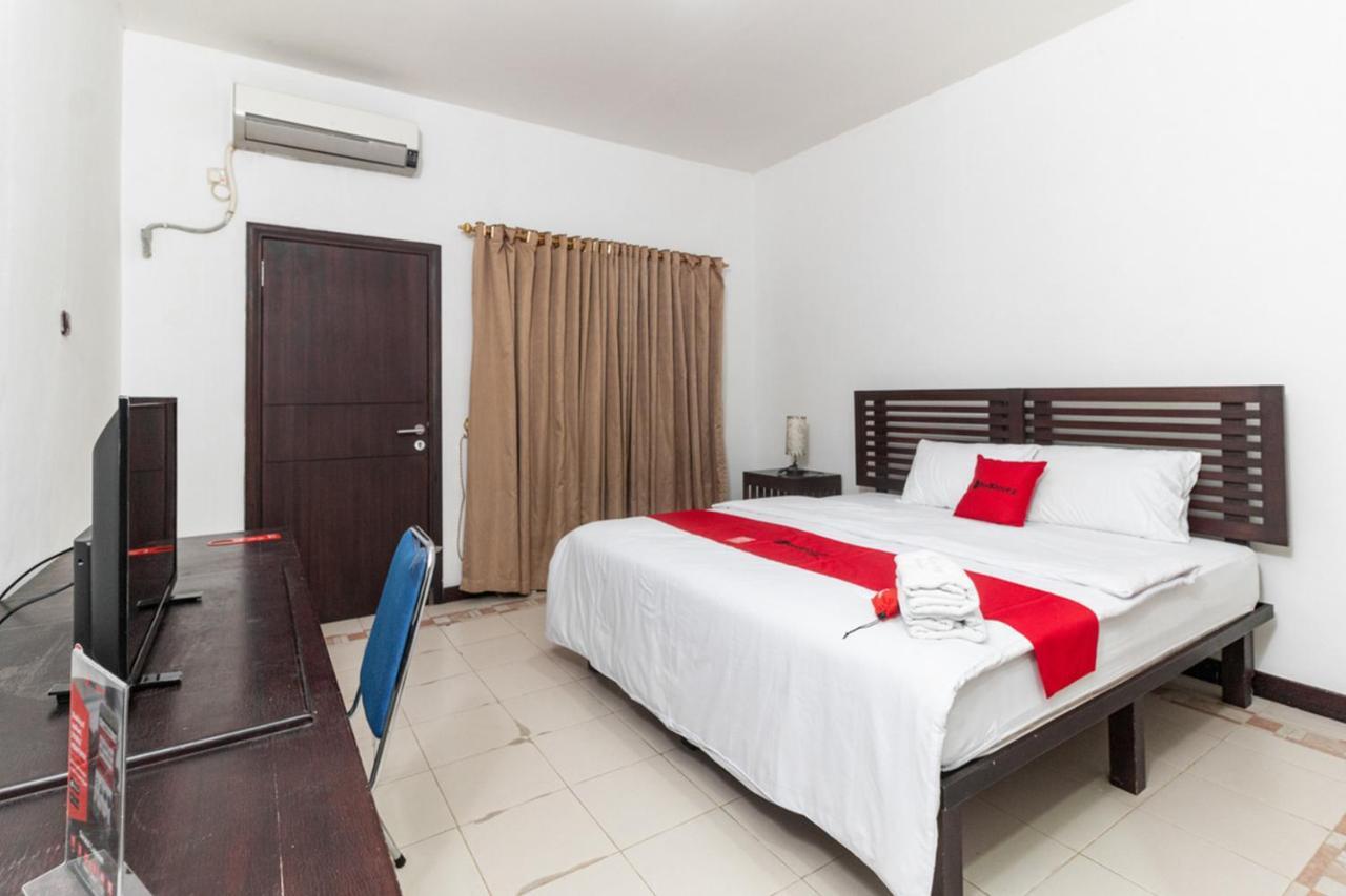 RedDoorz near Bahu Mall Manado Malalayang Exterior foto